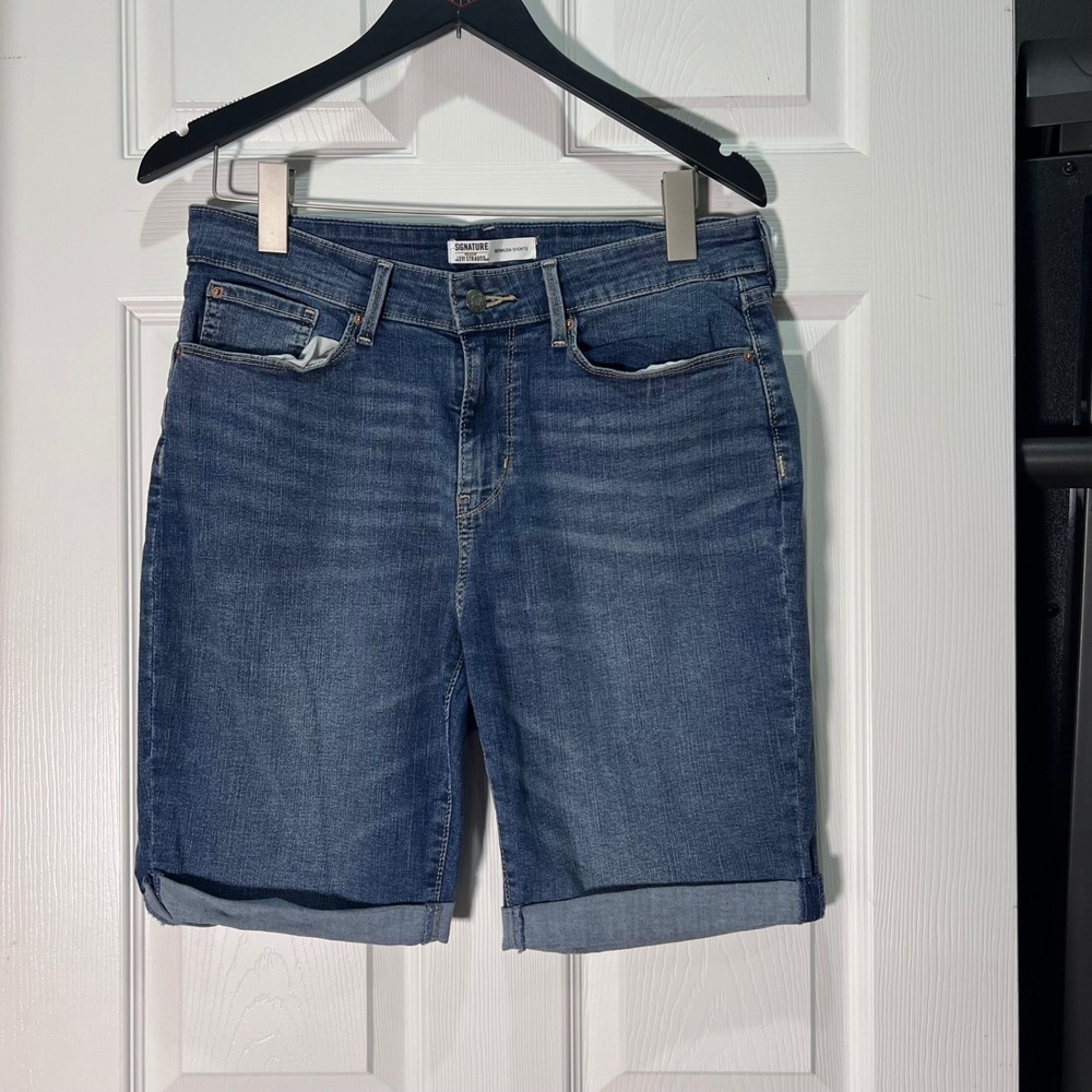 Signature Levi Strauss Bermuda Shorts Womens Size 12/31 Denim cuffed summer